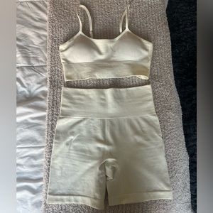 Cream workout set size small